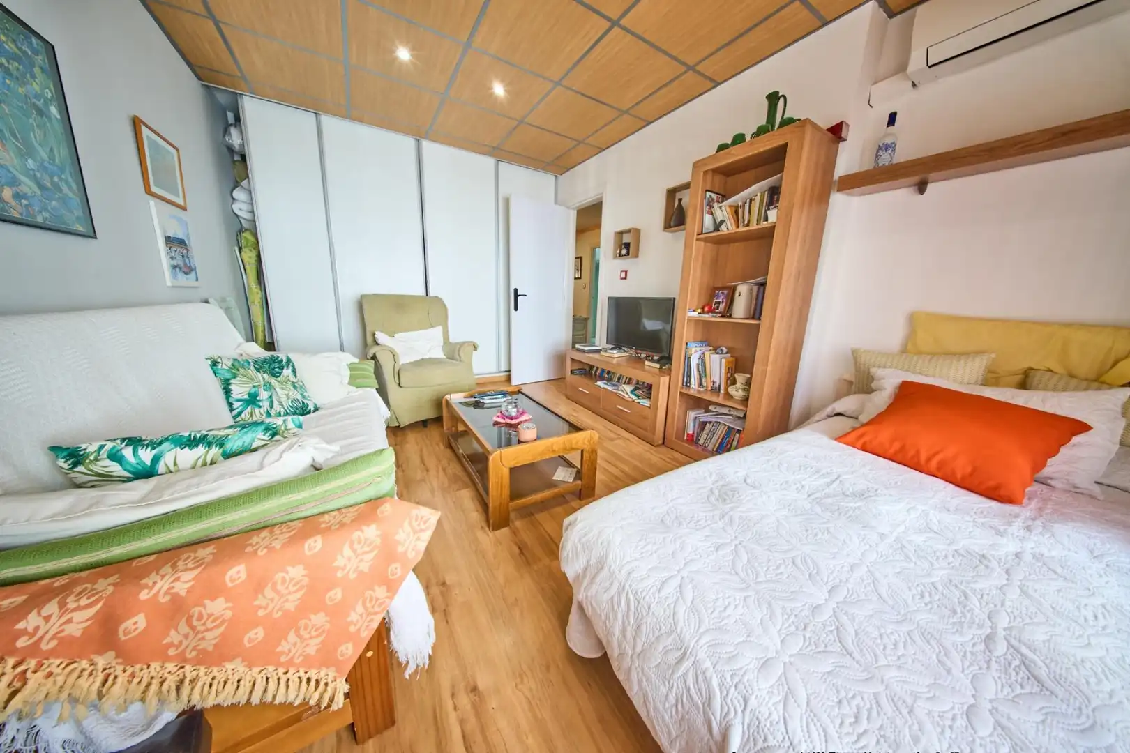 Sala d'estar de Casa adosada en venda en Órgiva amb Calefacció, Jardí privat i Terrassa
