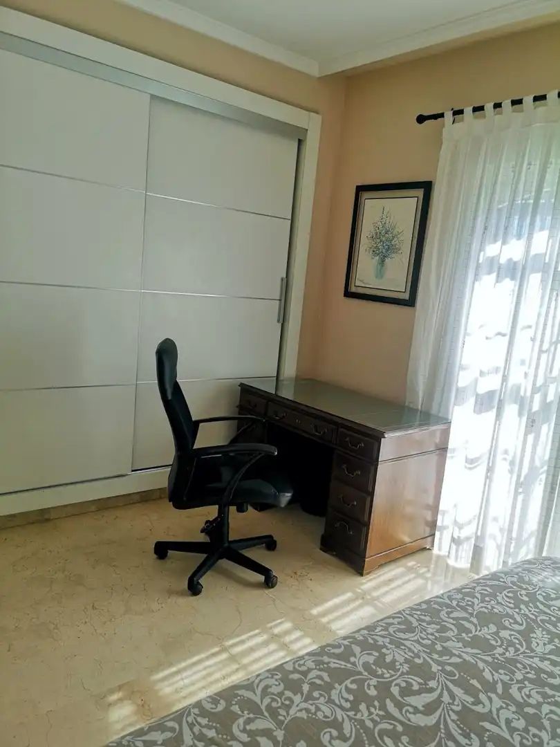 Habitación de Casa adosada de alquiler en Marbella con Aire acondicionado, Jardín privado y Terraza