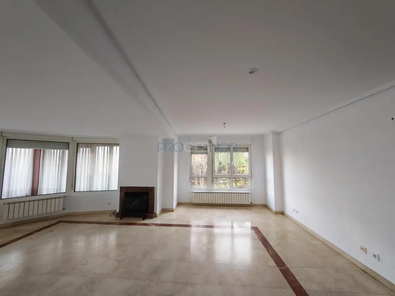 Sala de estar de Casa o chalet en venta en Sariegos con Calefacción, Jardín privado y Terraza