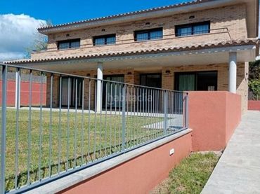 Xalet amb balcó en venda a Avinguda de Pere Corominas 22