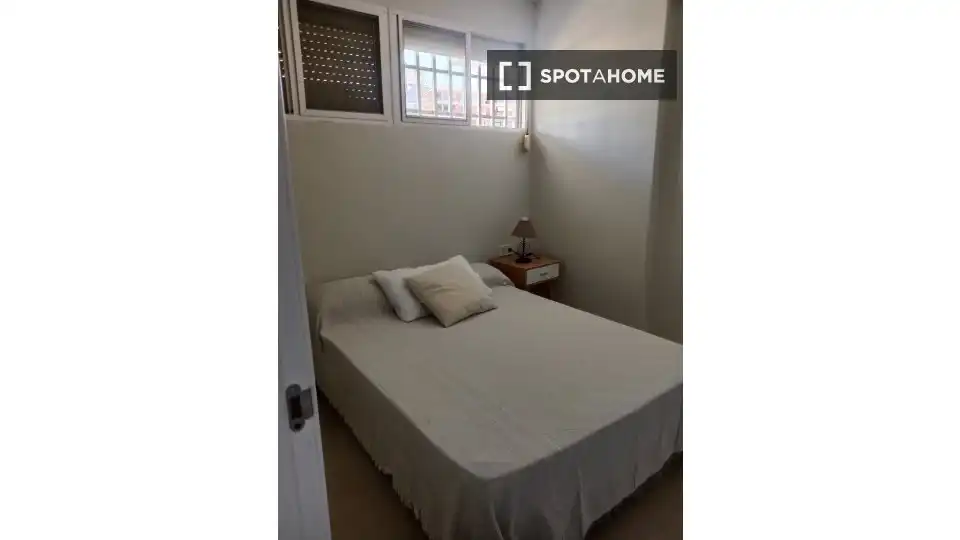Dormitori de Apartament per a compartir en Alicante / Alacant amb Aire condicionat, Terrassa i Moblat
