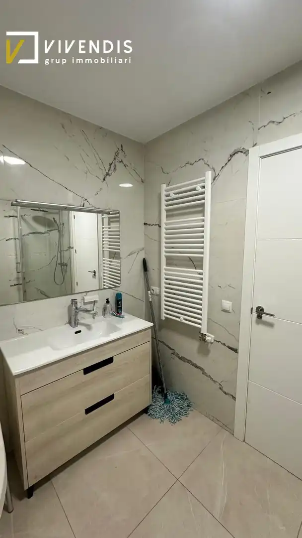 Bathroom of Flat for sale in Lleida  with Air Conditioner, Heating and Terrace