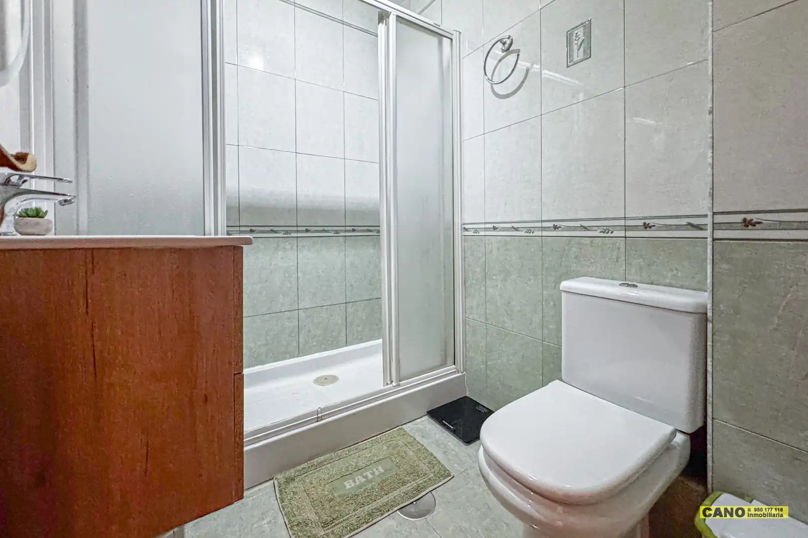 Bany de Pis en venda en Almería amb Terrassa