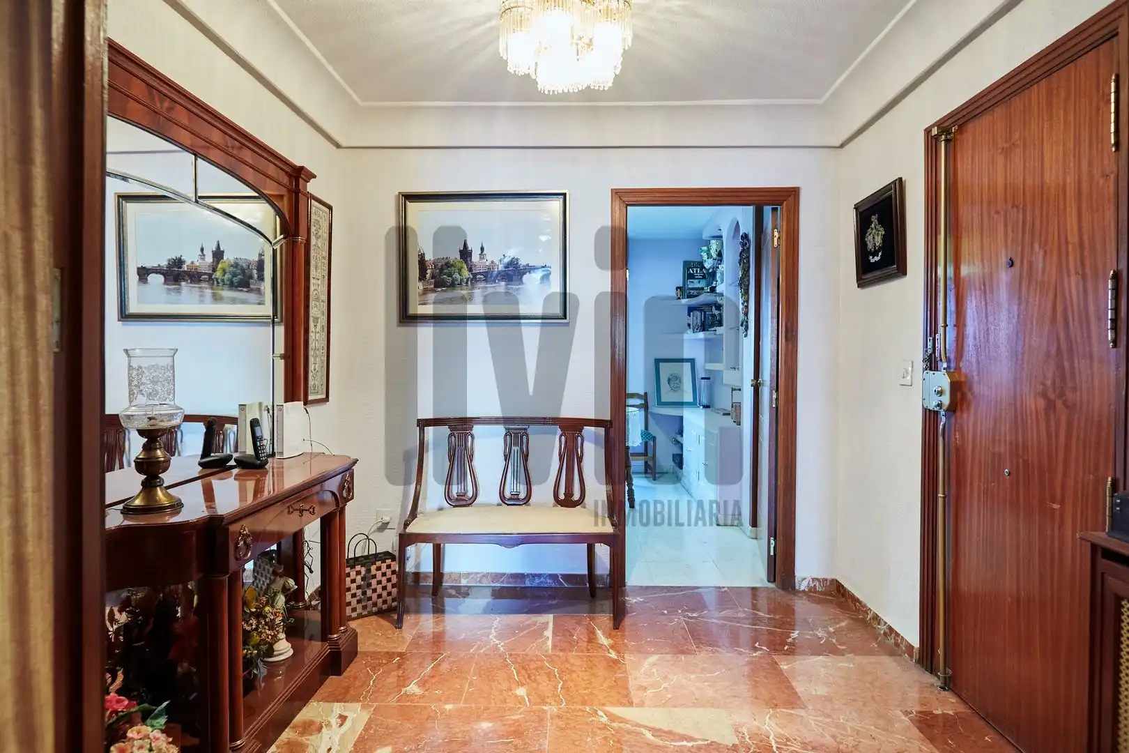Wohnung zum Verkauf in Jaén mit Klimaanlage, Heizung und Terrasse