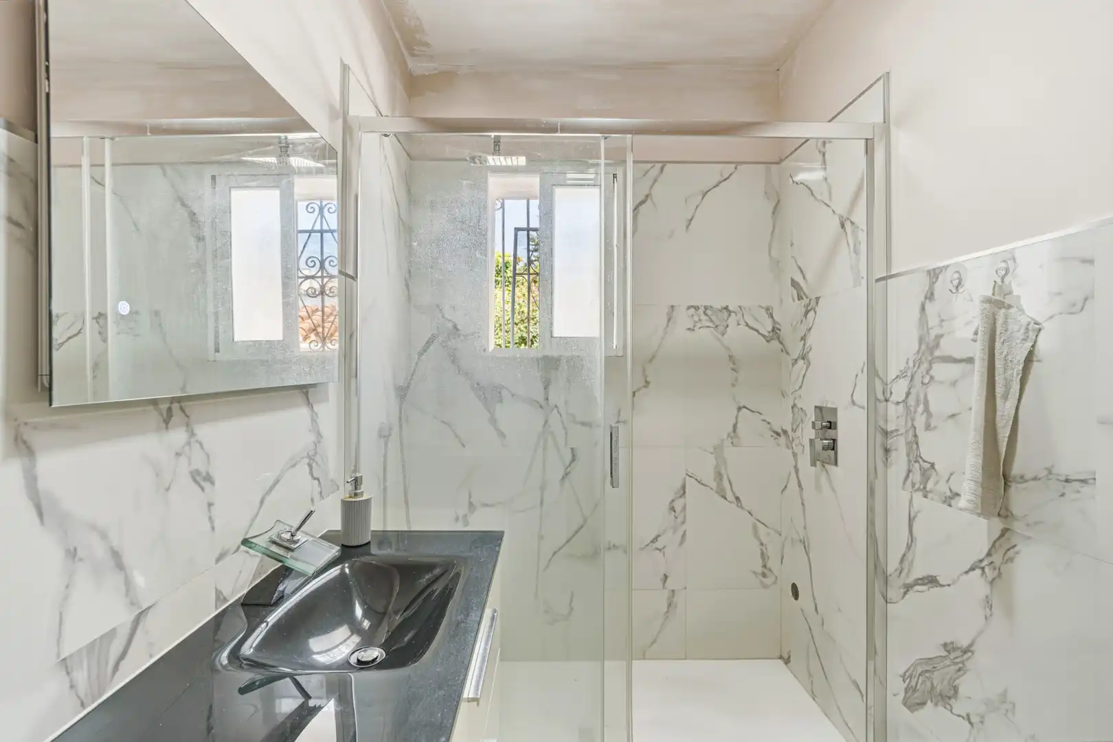 Baño de Casa o chalet en venta en Marbella con Jardín privado, Terraza y Piscina