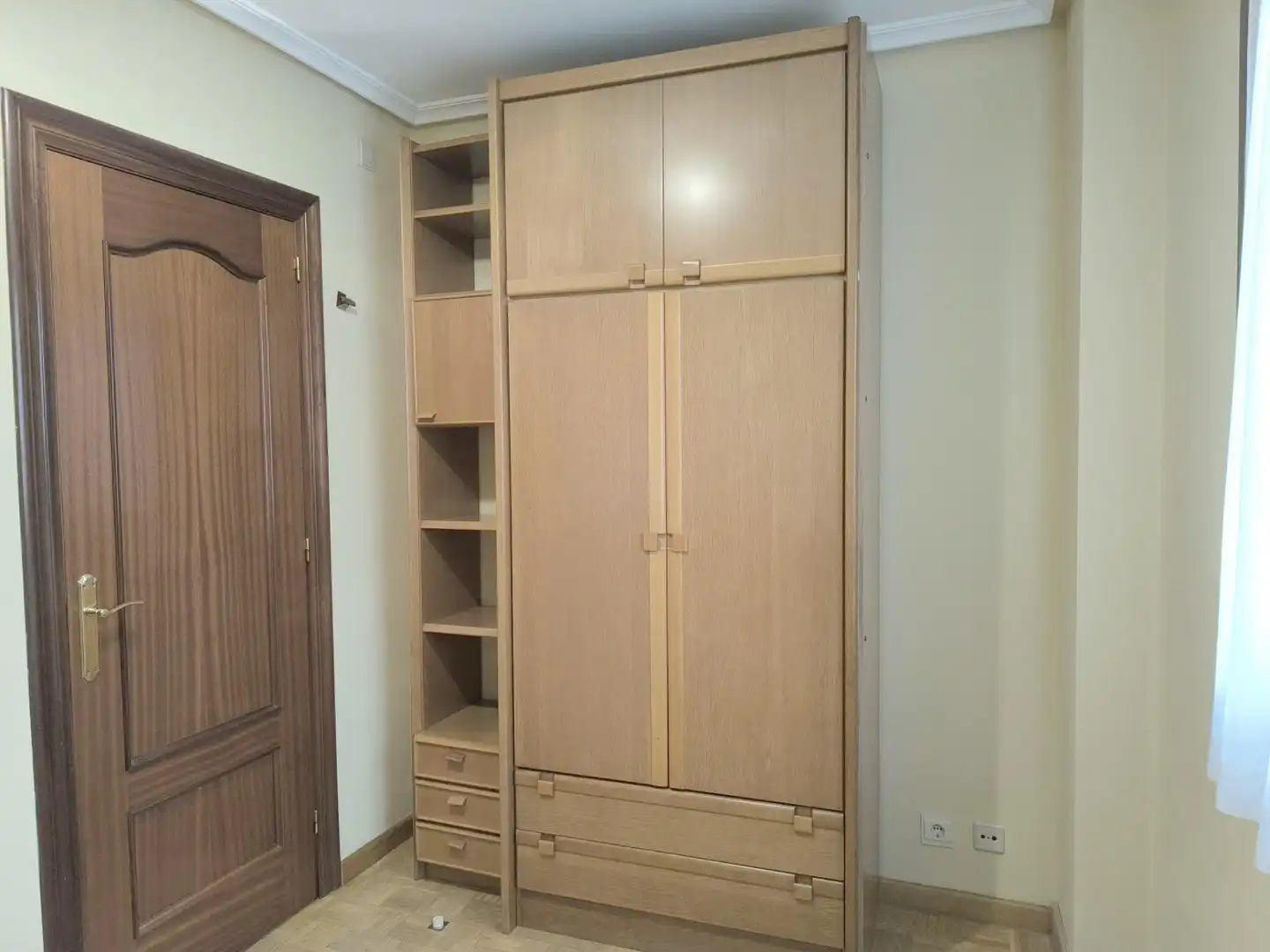 Schlafzimmer von Wohnungen zur Miete in Oviedo  mit Möbliert