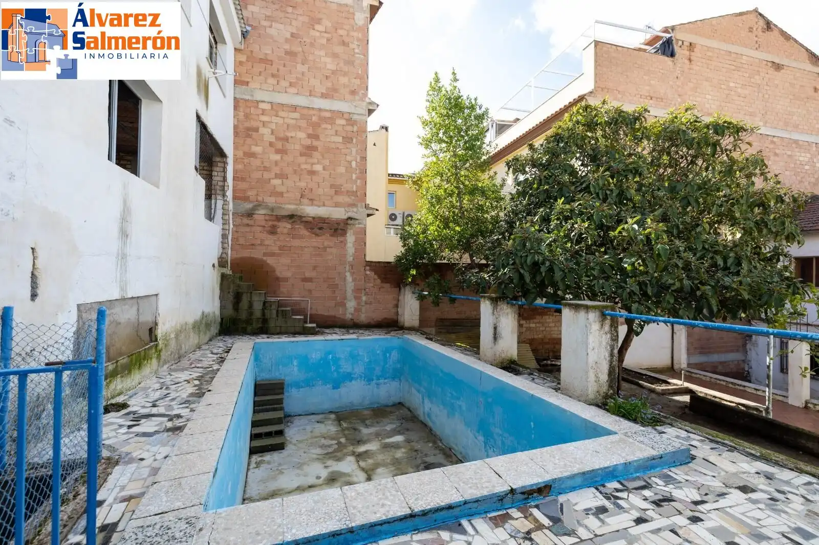 Schwimmbecken von Haus oder Chalet zum Verkauf in La Zubia mit Klimaanlage, Privatgarten und Terrasse