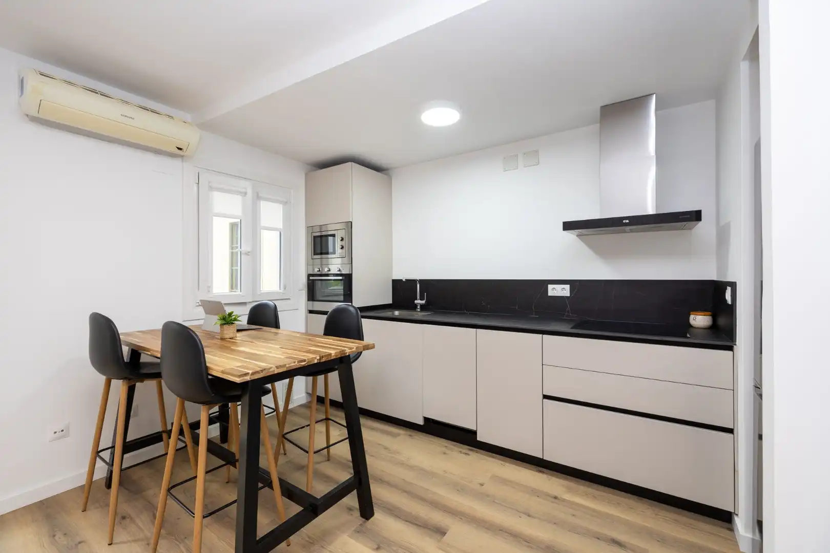 Küche von Maisonette zum Verkauf in Salobreña mit Klimaanlage, Heizung und Terrasse