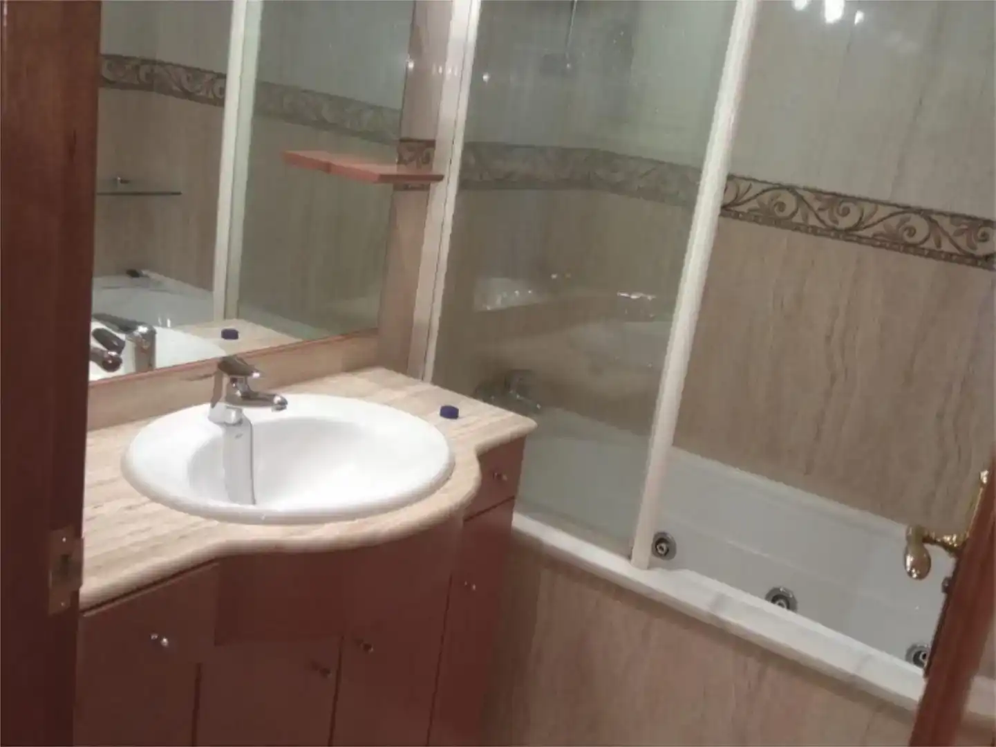 Bathroom of Flat for rent in Ripollet  with Air Conditioner and Balcony