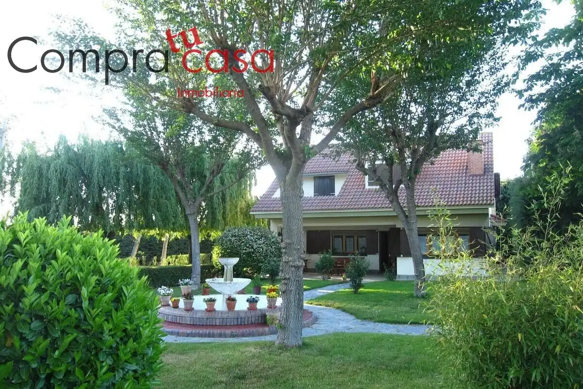 Vista exterior de Casa o chalet en venta en Valverde del Majano con Calefacción, Jardín privado y Terraza