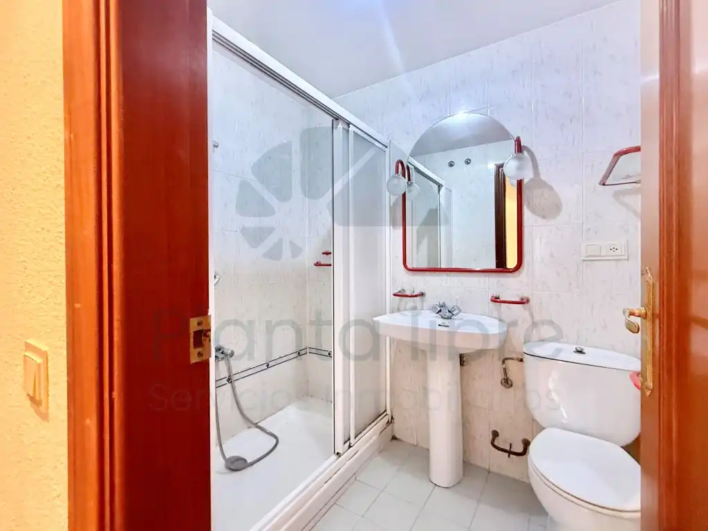 Bathroom of Flat for sale in  Logroño  with Air Conditioner and Balcony
