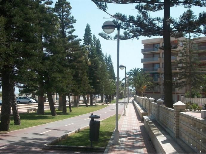 Vista exterior de Piso de alquiler en Motril con Aire acondicionado, Calefacción y Terraza