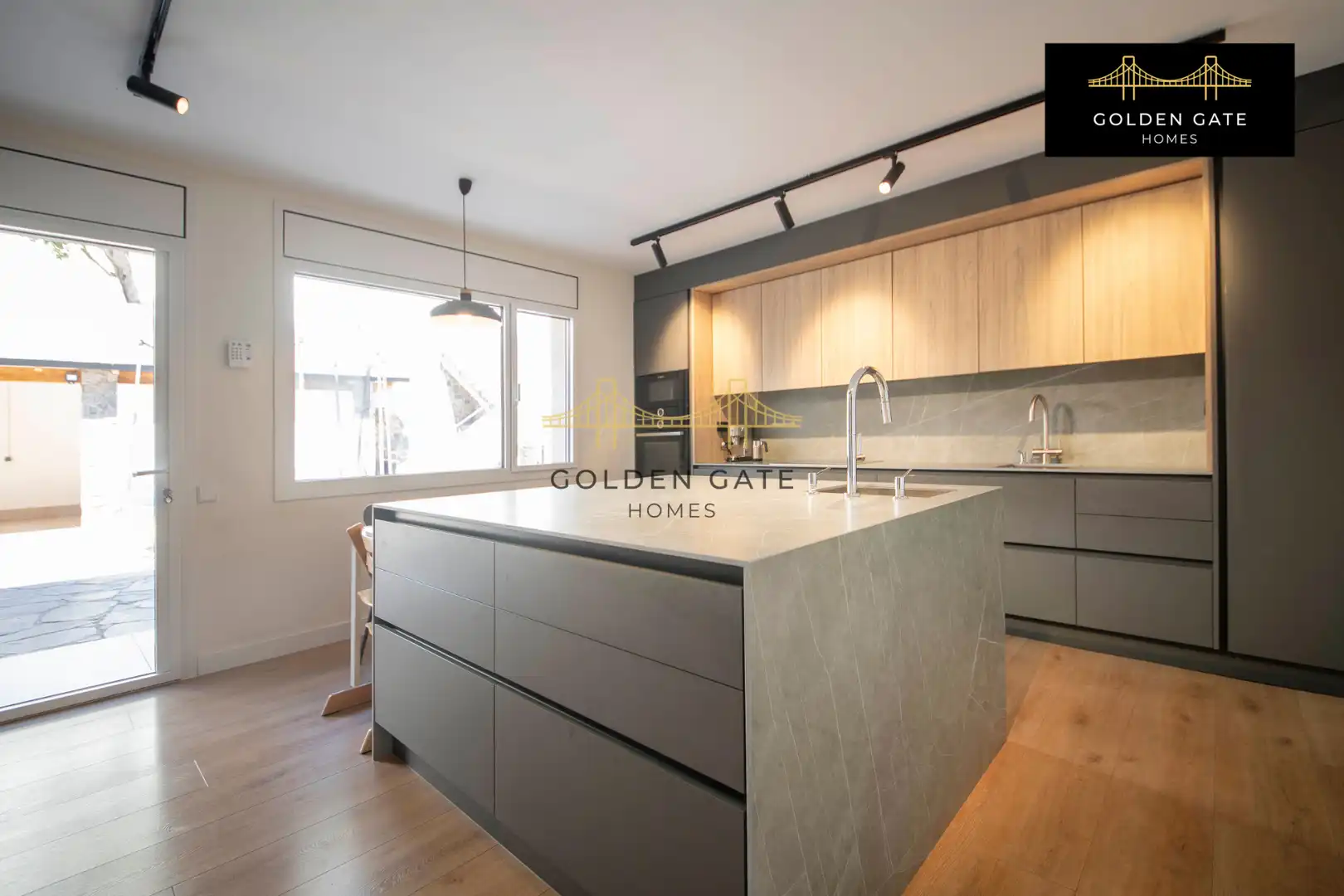 Cocina de Casa o chalet en venta en Badalona con Aire acondicionado, Calefacción y Jardín privado