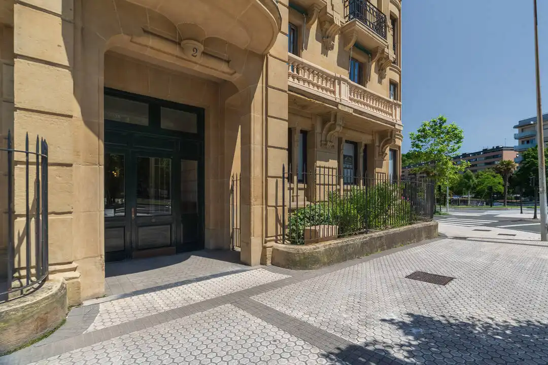 Vista exterior de Piso en venta en Donostia - San Sebastián  con Aire acondicionado y Alarma