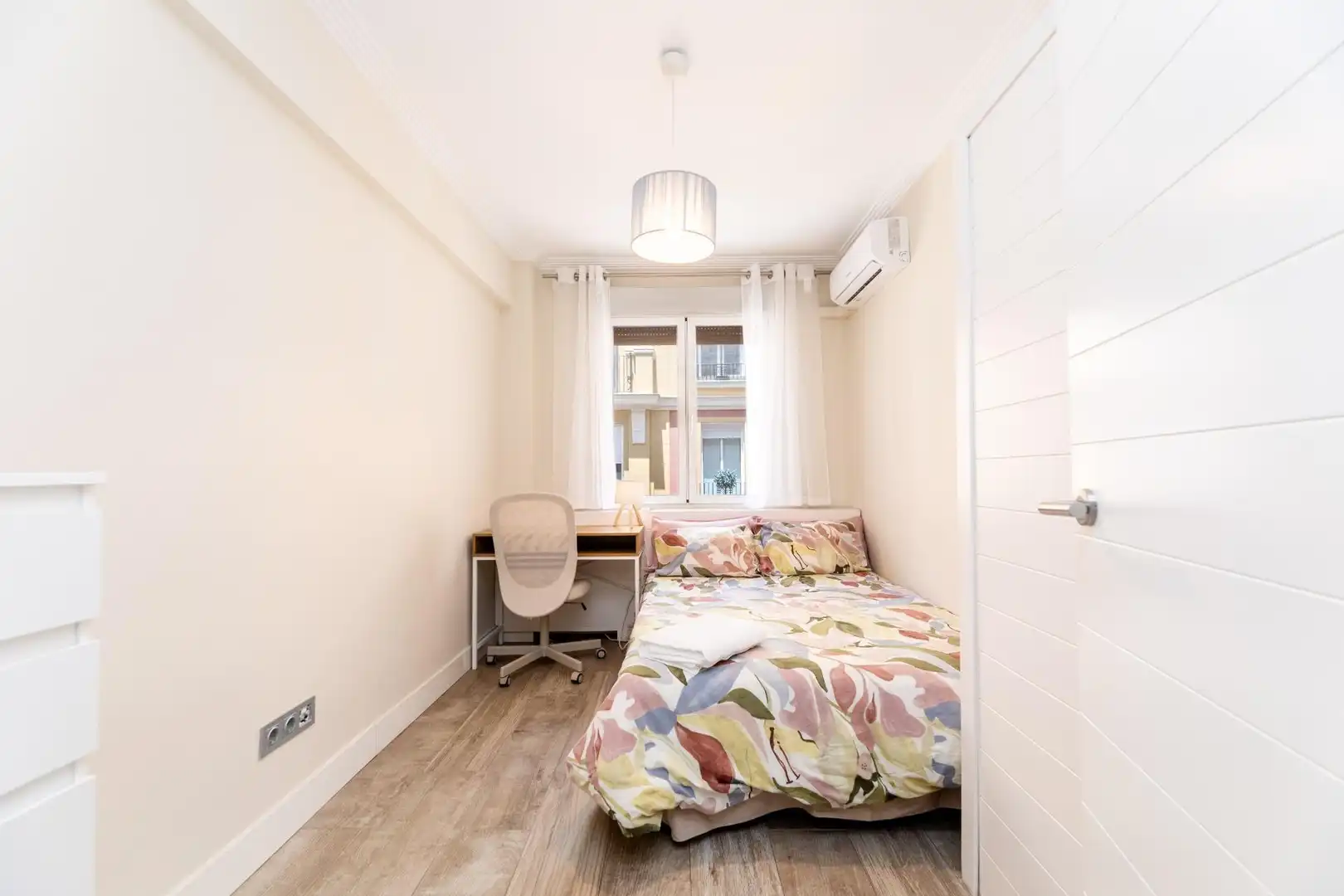 Bedroom of Flat for sale in Madrid  with Air Conditioner, Heating and Terrace