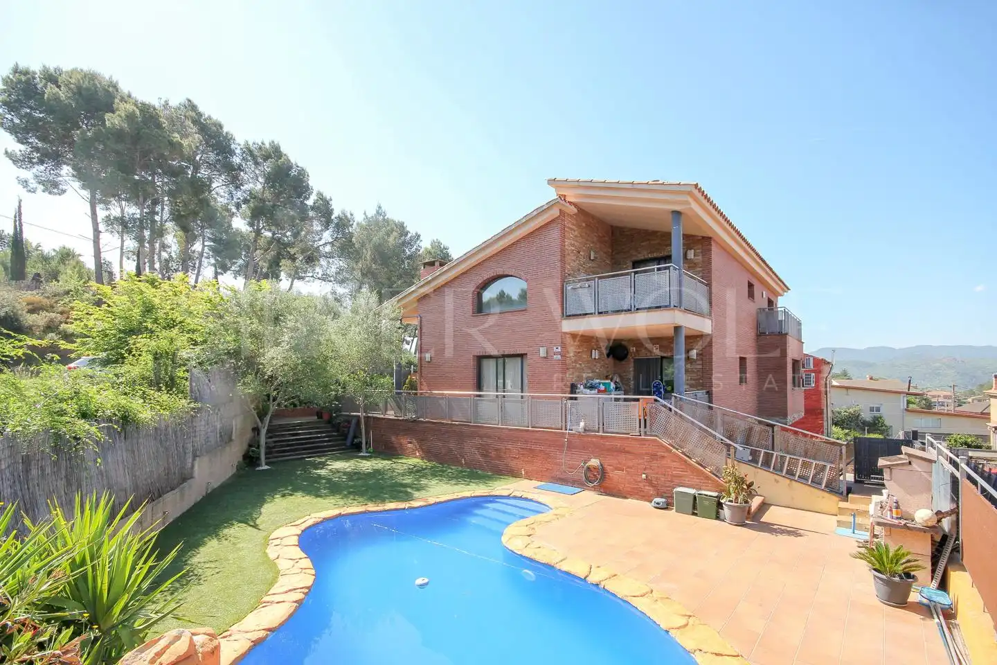 Vista exterior de Casa o xalet en venda en Castellbisbal amb Aire condicionat, Calefacció i Jardí privat