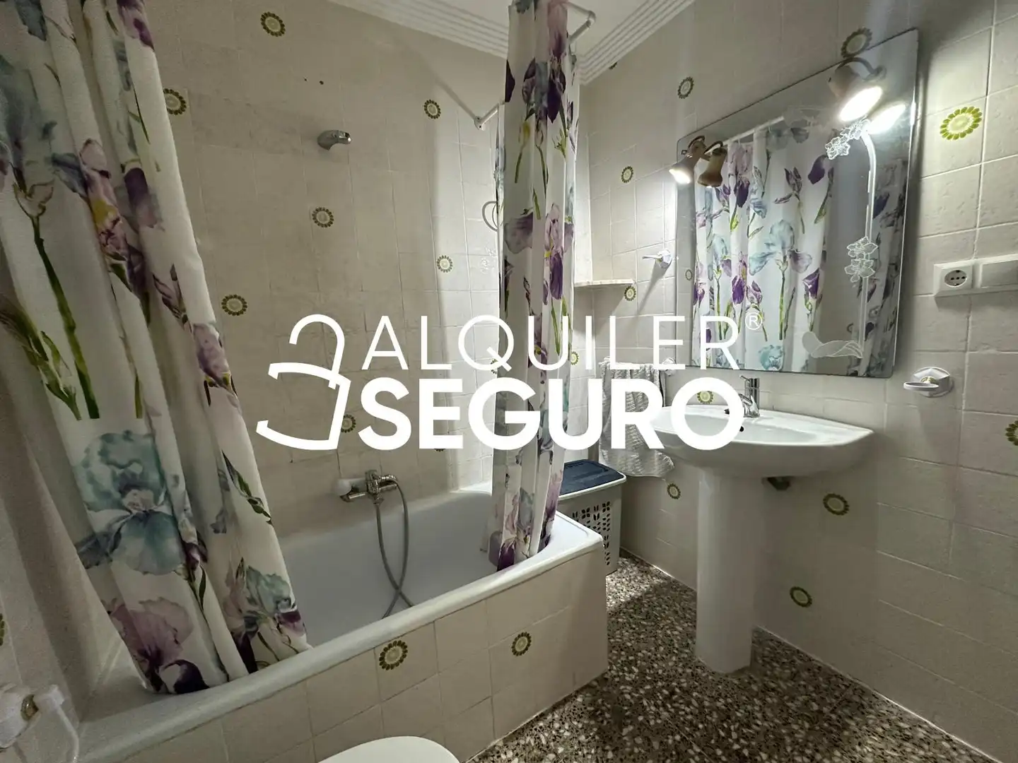 Baño de Piso de alquiler en Aldaia con Terraza y Amueblado