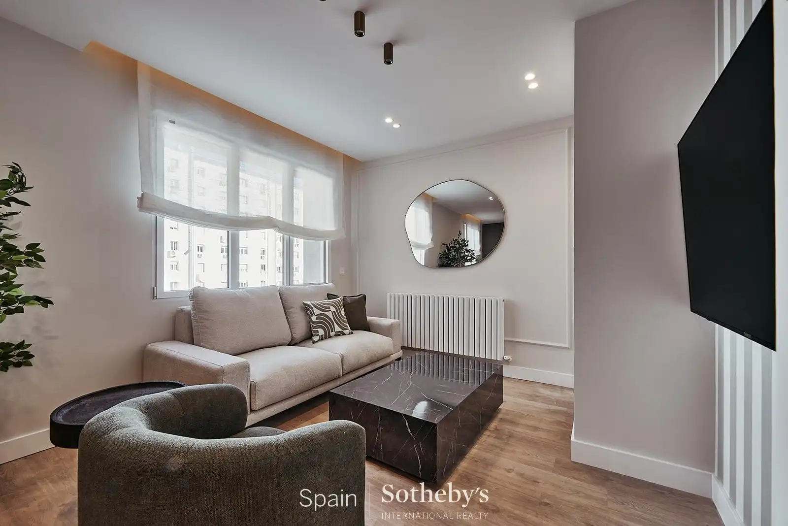 Sala d'estar de Apartament en venda en Madrid amb Aire condicionat i Calefacció
