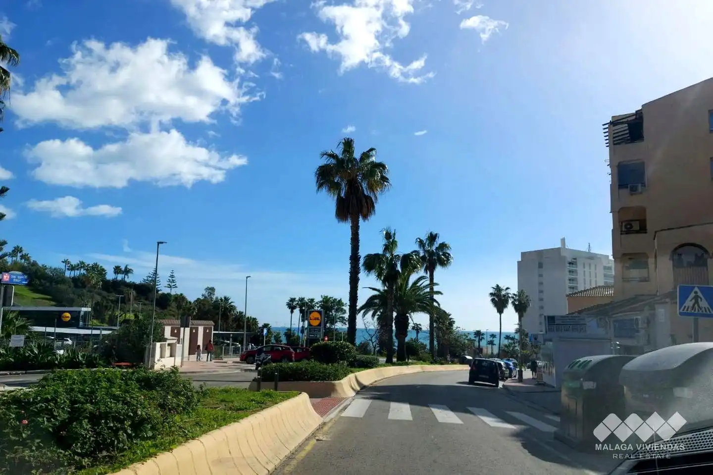 Vista exterior de Casa adosada en venda en Benalmádena amb Piscina comunitària