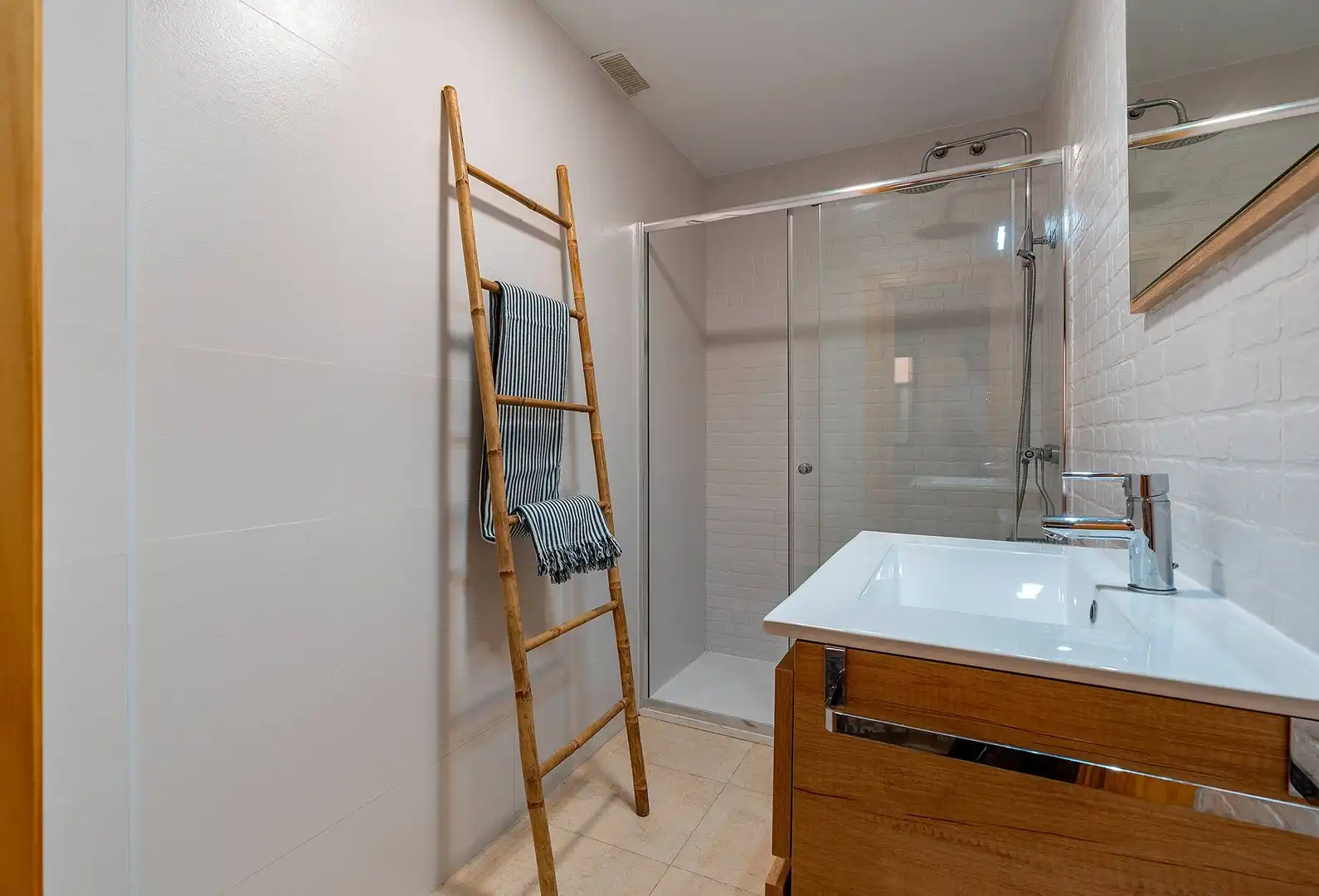 Bathroom of Flat for sale in Vícar  with Air Conditioner, Heating and Private garden