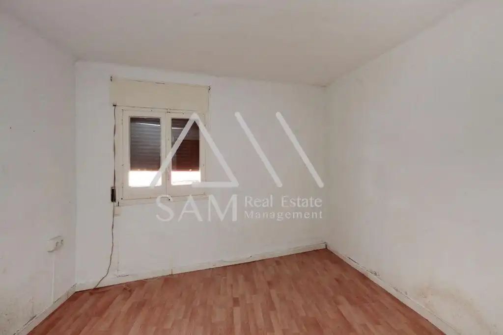 Habitación de Planta baja en venta en Santa Coloma de Gramenet