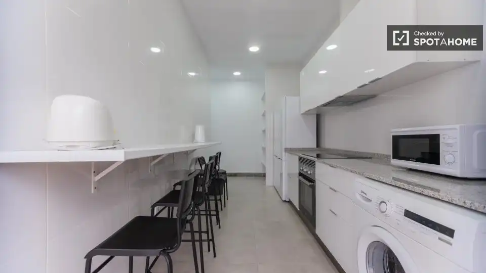 Cocina de Piso para compartir en Valencia con Aire acondicionado, Calefacción y Amueblado