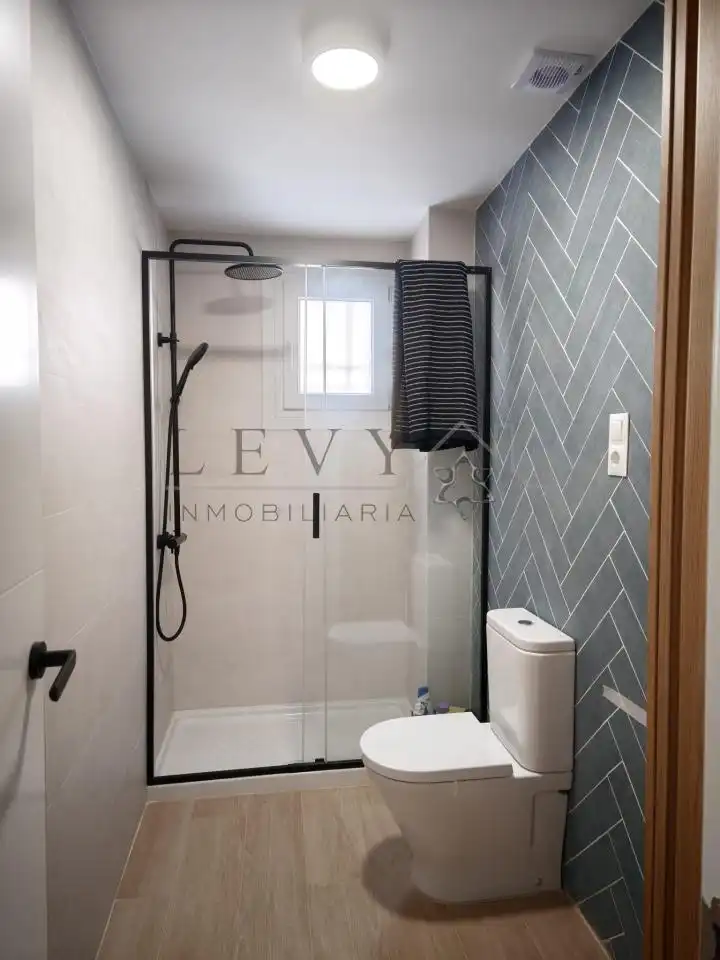 Baño de Piso de alquiler en Málaga con Calefacción y Amueblado