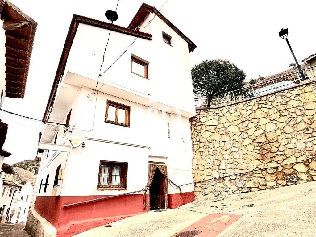 Vista exterior de Finca rústica en venda en Alcalá de la Selva amb Calefacció i Moblat