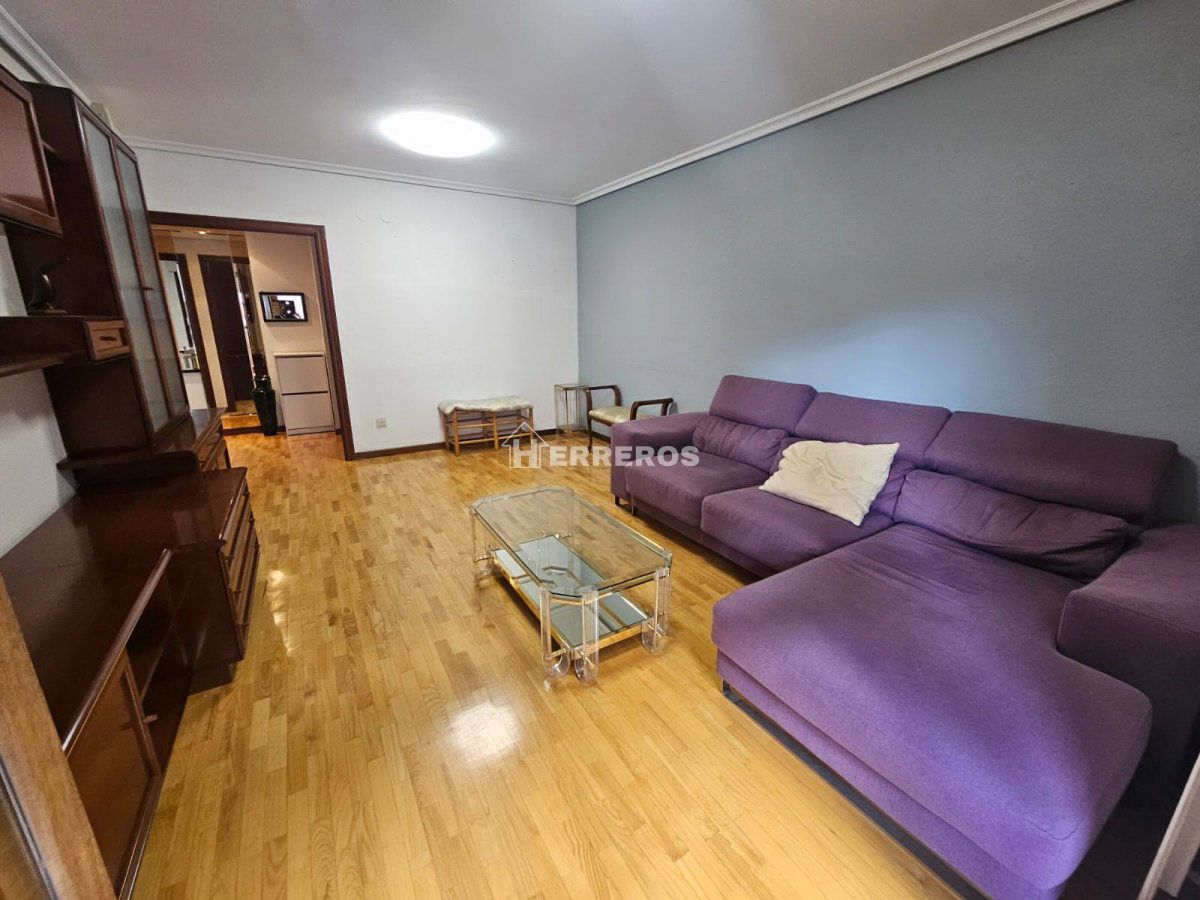 Sala d'estar de Pis de lloguer en  Logroño amb Calefacció, Parquet i Terrassa