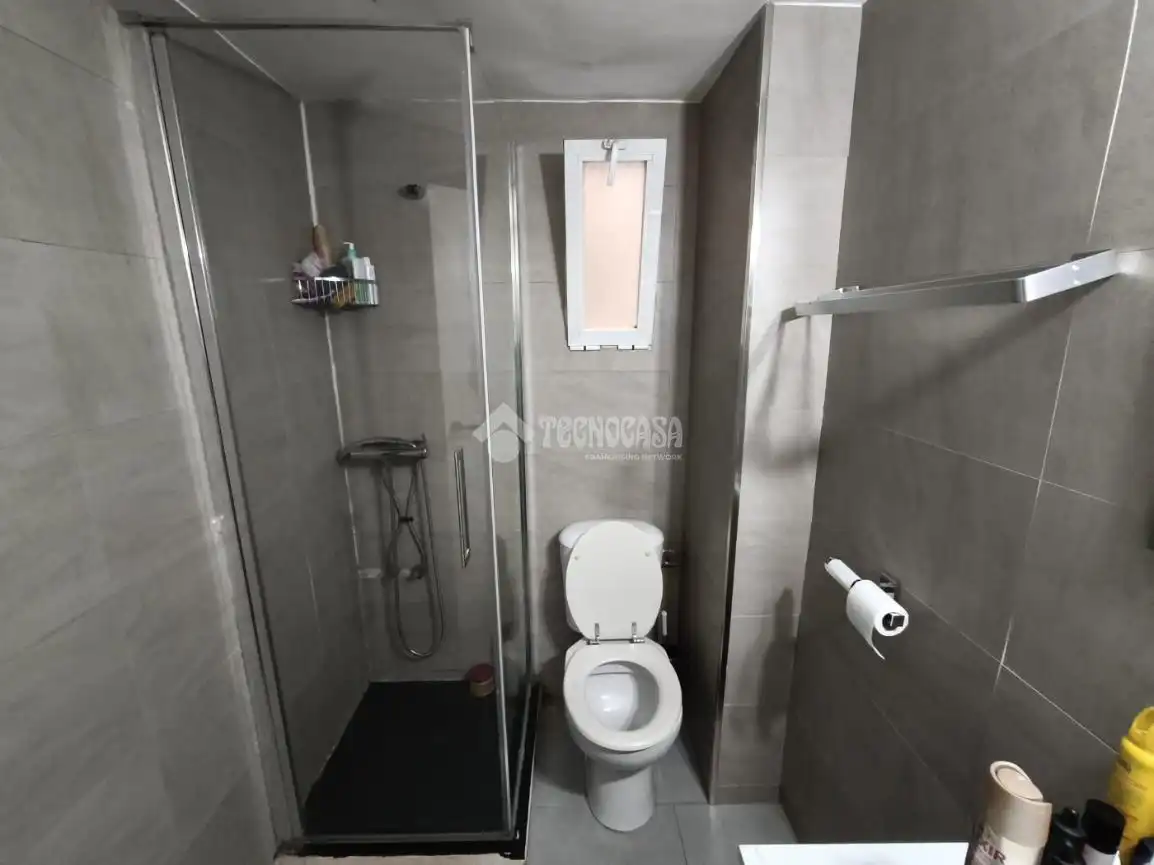 Bathroom of Flat for sale in Parla  with Heating