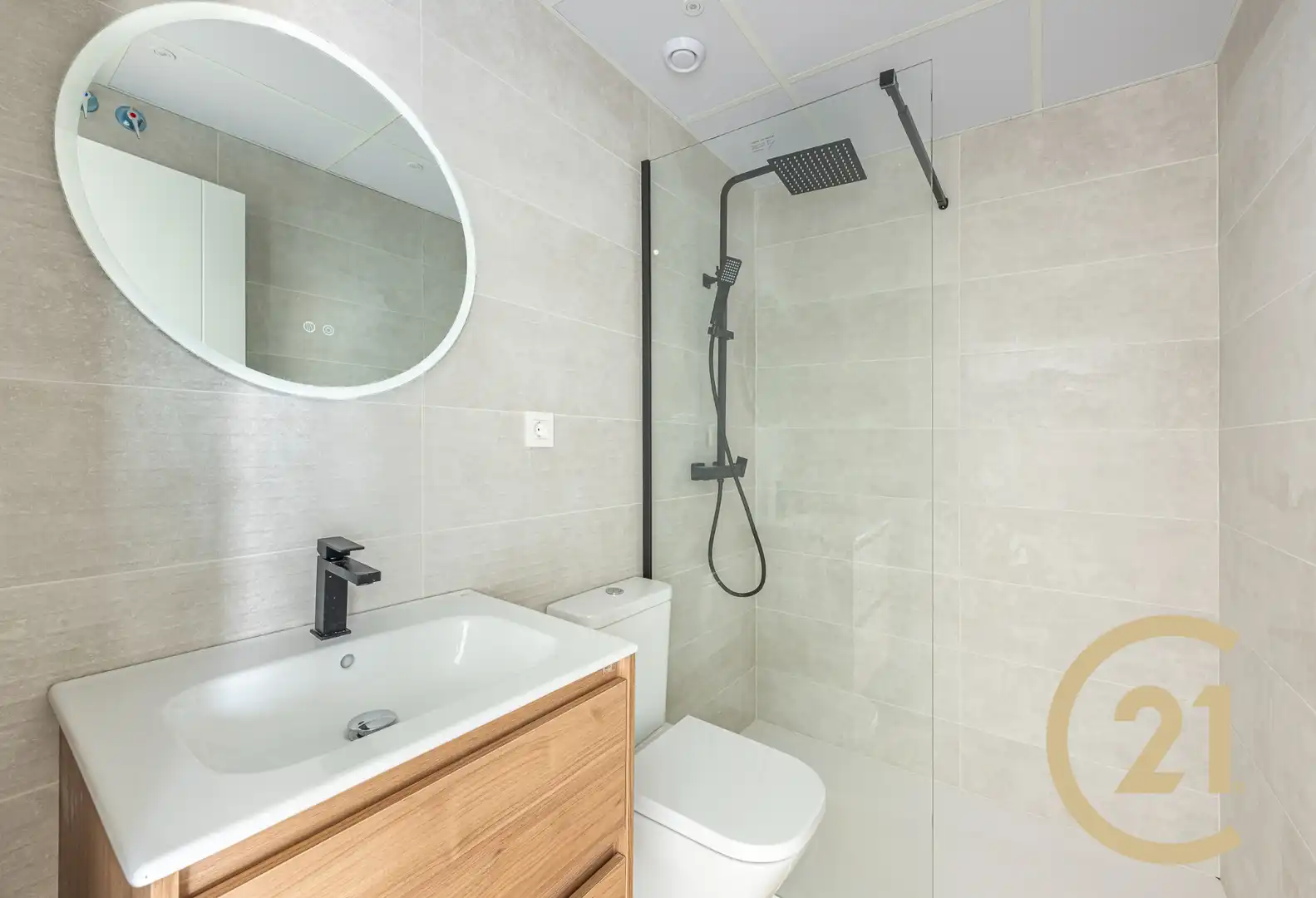 Bathroom of Flat for sale in Fuengirola  with Balcony