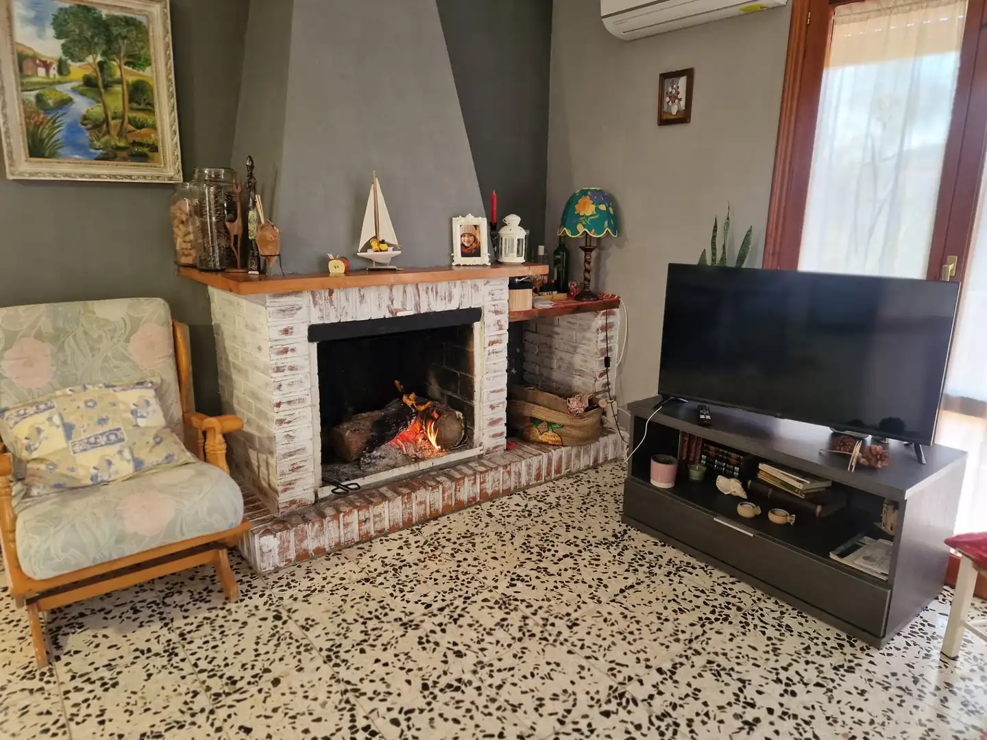Sala d'estar de Casa o xalet en venda en Cubelles amb Calefacció, Jardí privat i Terrassa