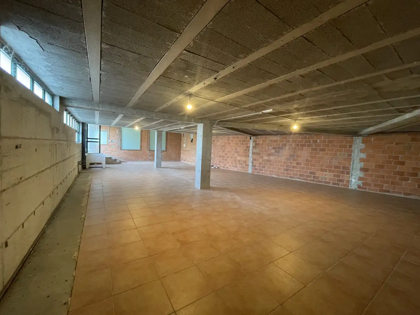 Commercial properties for sale in Moeche
