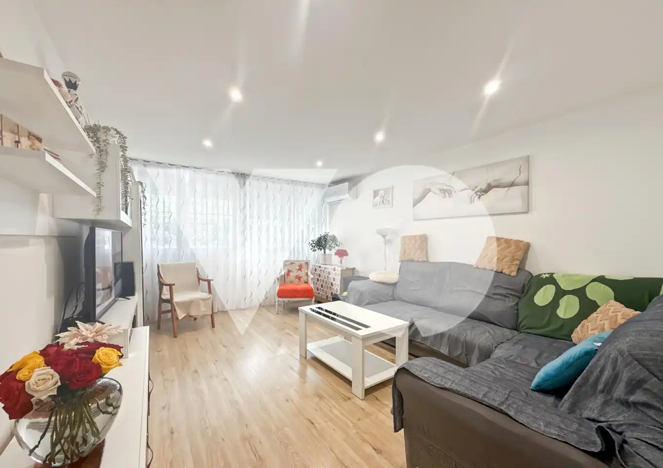 Sala d'estar de Pis en venda en  Madrid Capital amb Aire condicionat