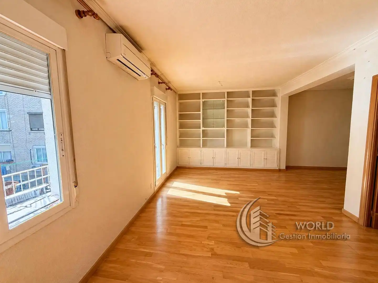 Sala d'estar de Pis en venda en Madrid amb Aire condicionat, Calefacció i Parquet