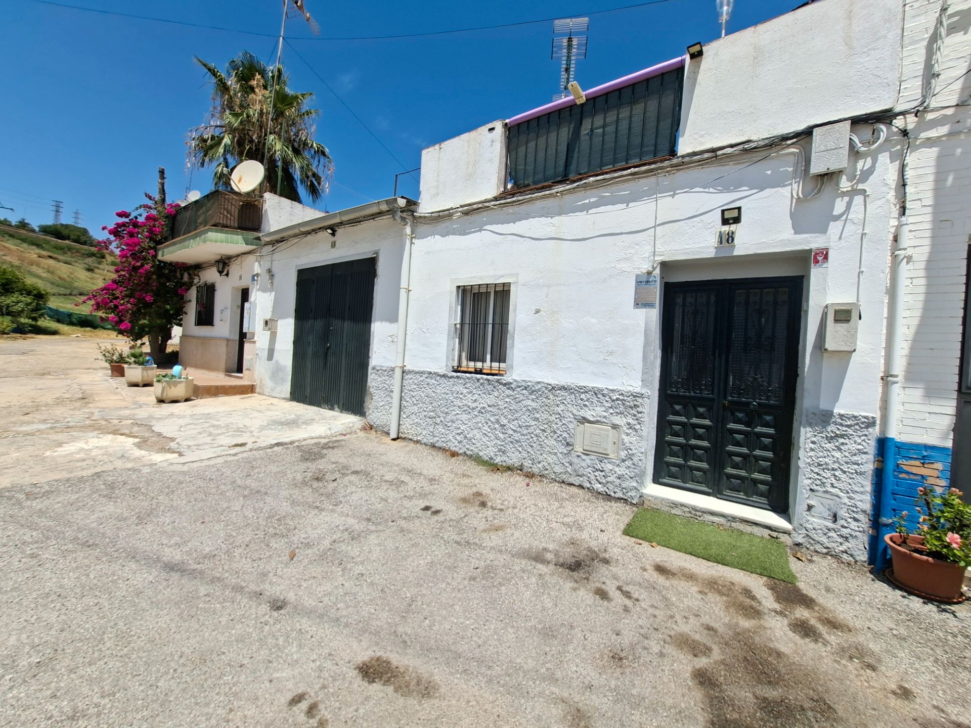 Exterior view of Single-family semi-detached for sale in Tomares  with Terrace and Balcony