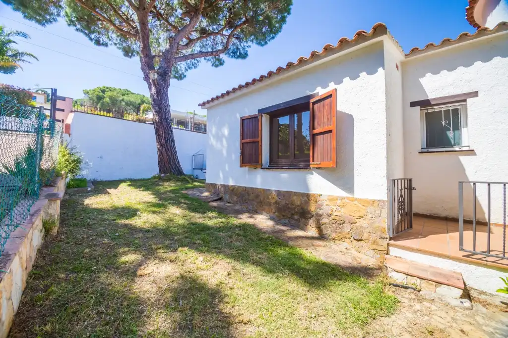 Vista exterior de Casa o xalet en venda en Calonge i Sant Antoni amb Calefacció, Jardí privat i Terrassa
