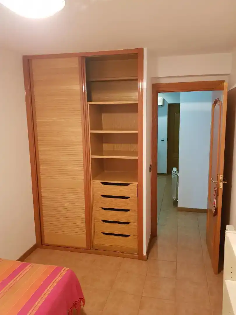 Dormitori de Casa adosada per a compartir en Paracuellos de Jarama amb Moblat, Forn i Rentadora