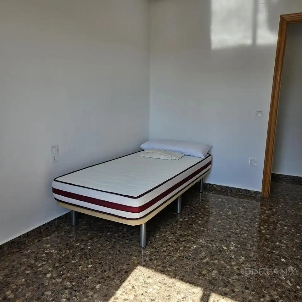 Habitación de Piso de alquiler en Moncada con Aire acondicionado, Amueblado y Internet