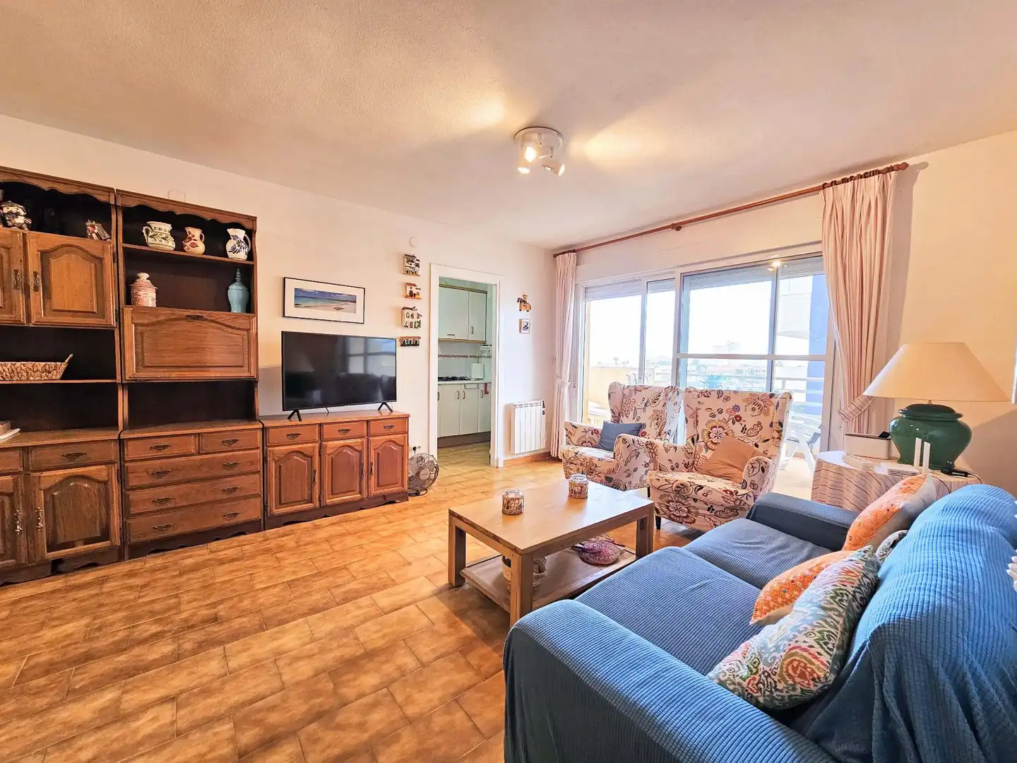 Sala d'estar de Apartament de lloguer en La Manga del Mar Menor amb Calefacció, Terrassa i Piscina comunitària