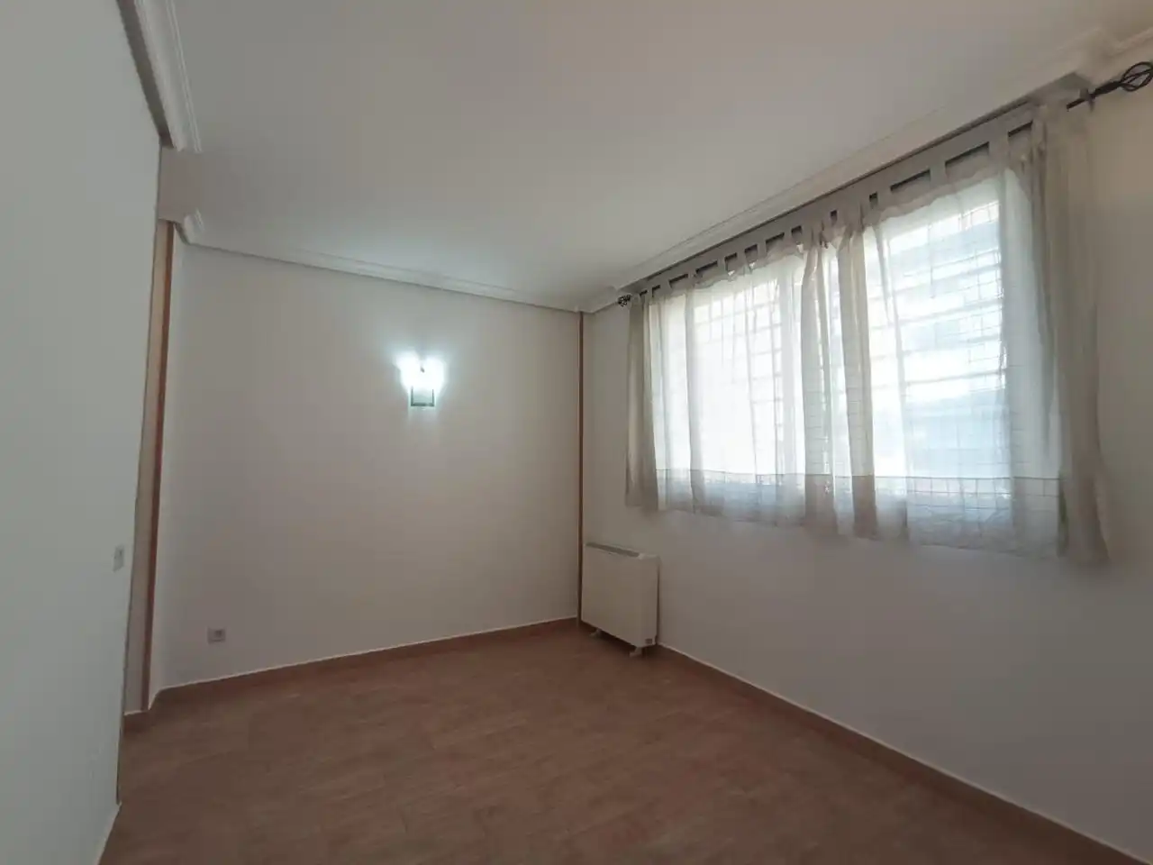 Dormitori de Apartament de lloguer en Madrid amb Aire condicionat, Calefacció i Es permeten mascotes