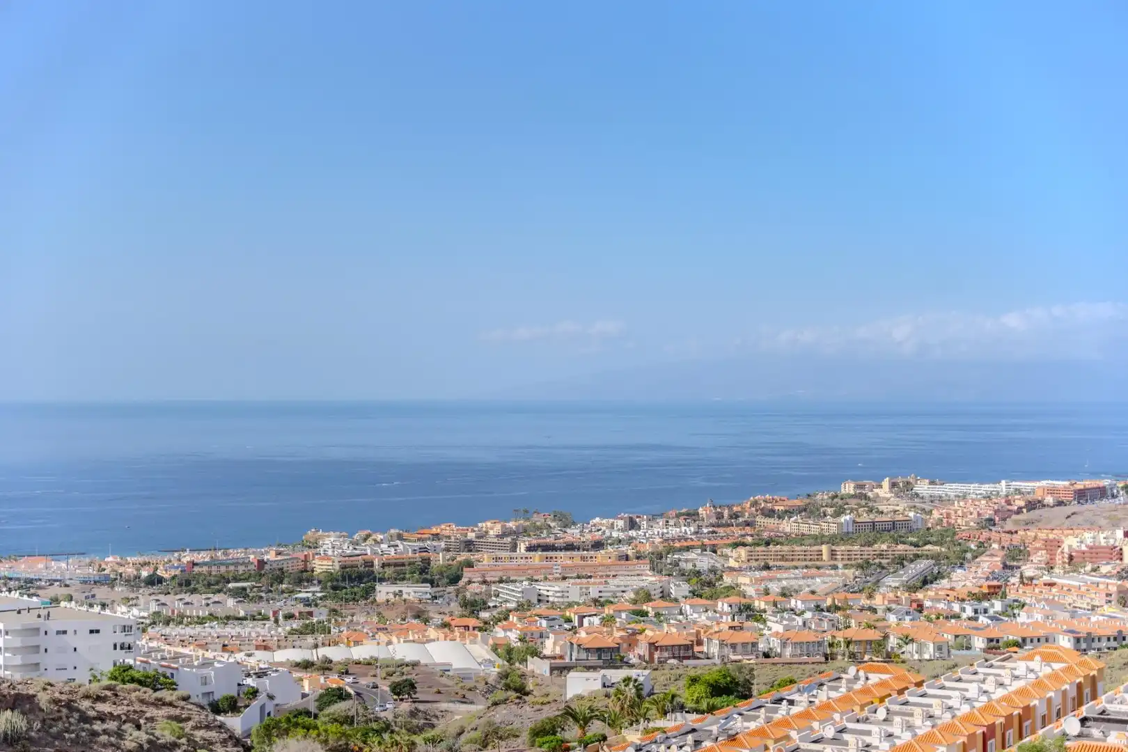 Vista exterior de Apartamento en venta en Adeje con Terraza, Amueblado y Piscina comunitaria