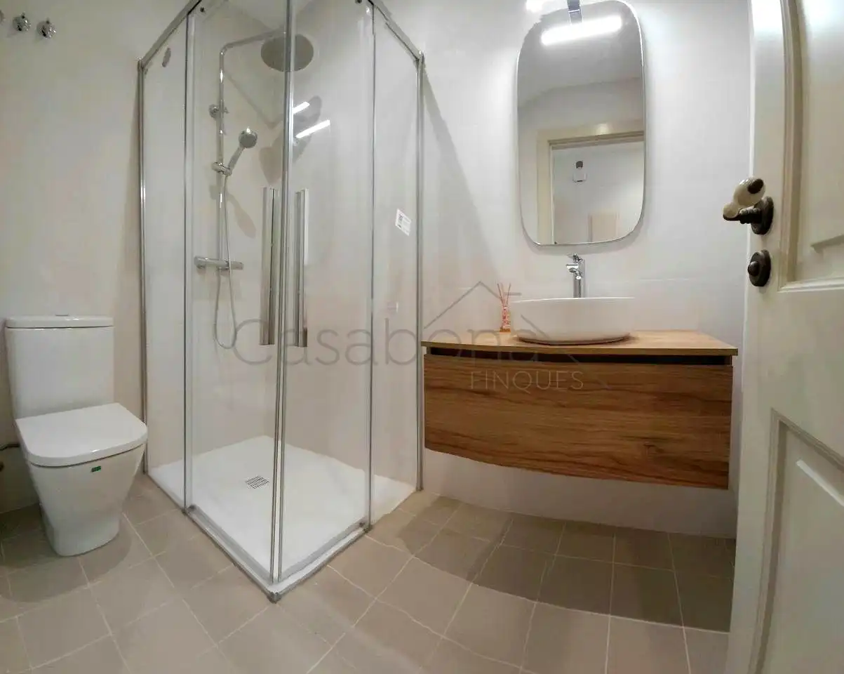 Baño de Piso en venta en Centelles con Calefacción, Terraza y Balcón