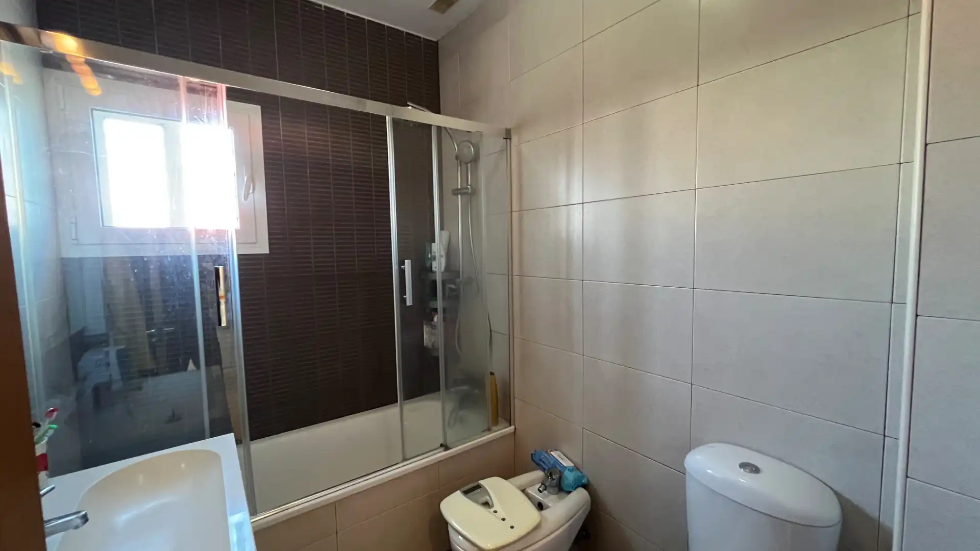 Bany de Casa o xalet en venda en Espartinas amb Aire condicionat, Calefacció i Jardí privat