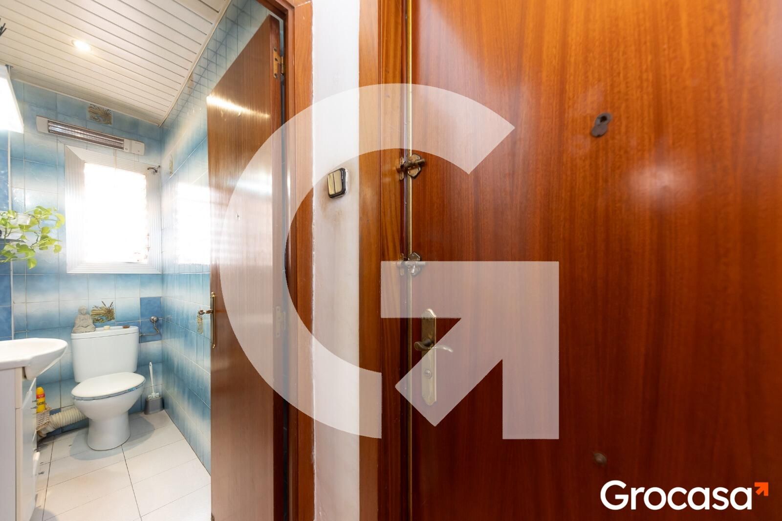 Flat for sale in  Barcelona Capital  with Air Conditioner, Furnished and Oven