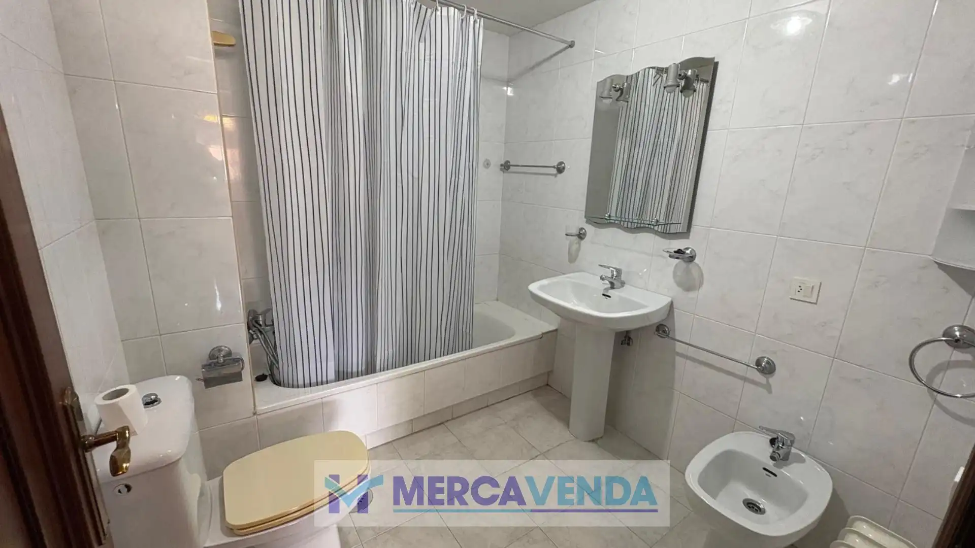 Baño de Piso en venta en Mondariz-Balneario con Calefacción, Jardín privado y Amueblado