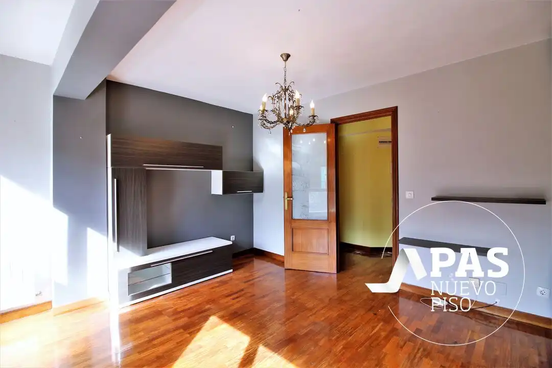 Wohnzimmer von Wohnung zum Verkauf in Santander mit Heizung