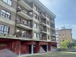 Vista exterior de Pis en venda en Siero amb Calefacció, Parquet i Terrassa
