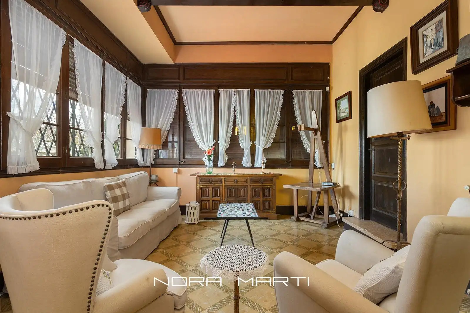 Sala de estar de Finca rústica en venta en Sitges con Aire acondicionado, Calefacción y Jardín privado