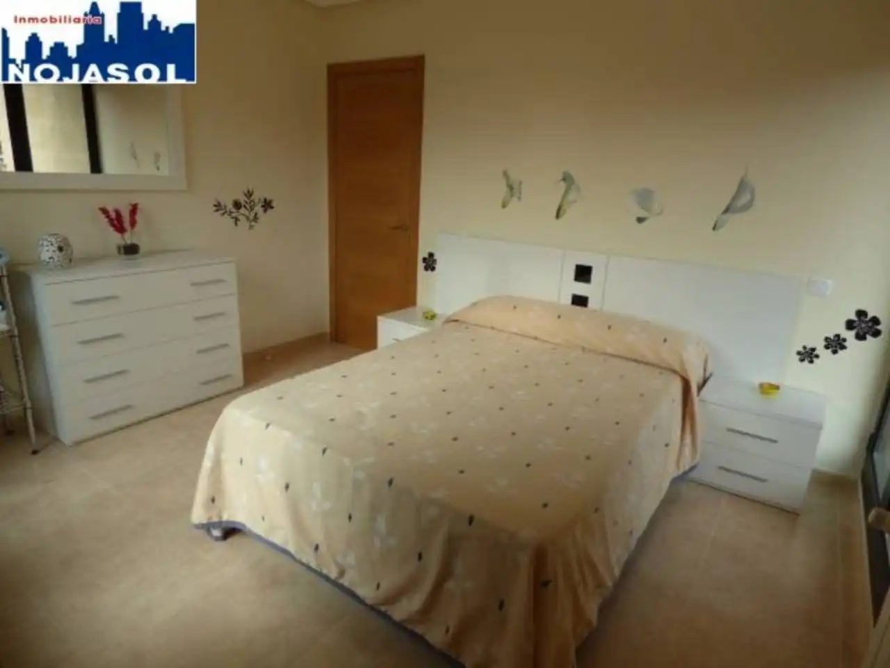 Dormitori de Àtic de lloguer en Noja amb Calefacció, Terrassa i Moblat